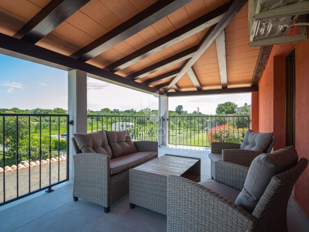 Pola, Valdebek - casa indipendente con 4 appartamenti e un ampio giardino