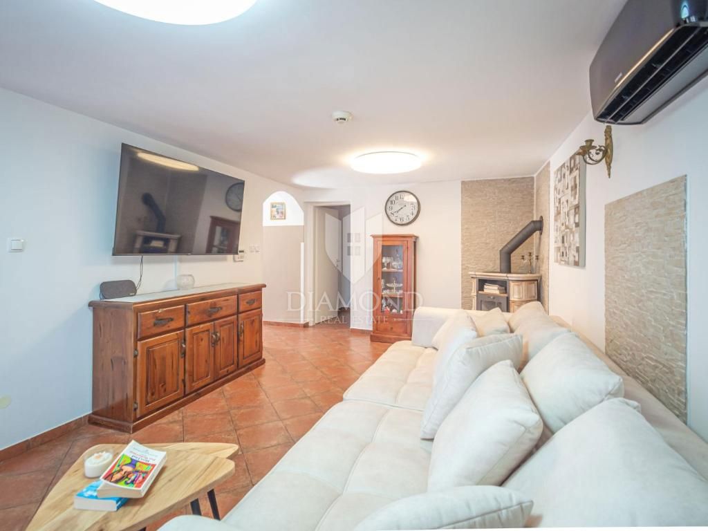 Pola, Valdebek - casa indipendente con 4 appartamenti e un ampio giardino