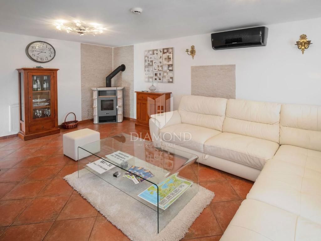 Pola, Valdebek - casa indipendente con 4 appartamenti e un ampio giardino