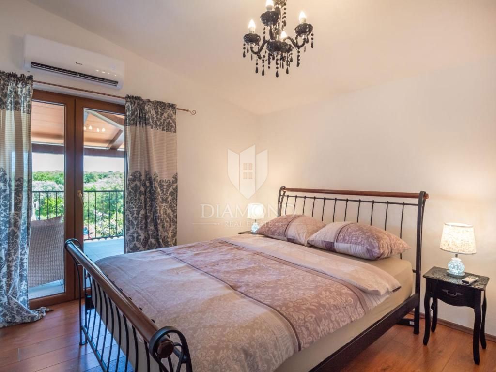 Pola, Valdebek - casa indipendente con 4 appartamenti e un ampio giardino