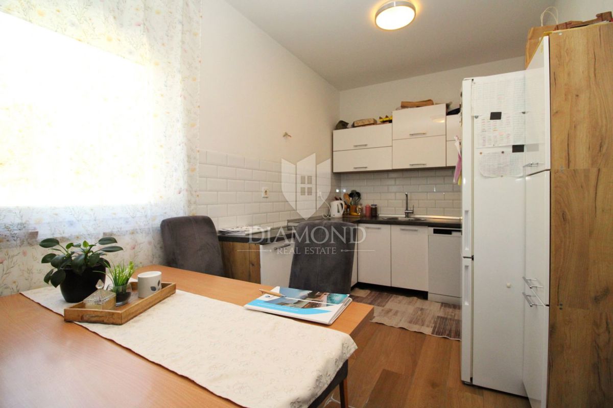 VIŠKOVO, MLADENIĆI – APPARTAMENTO BILOCALE CON PARCHEGGIO