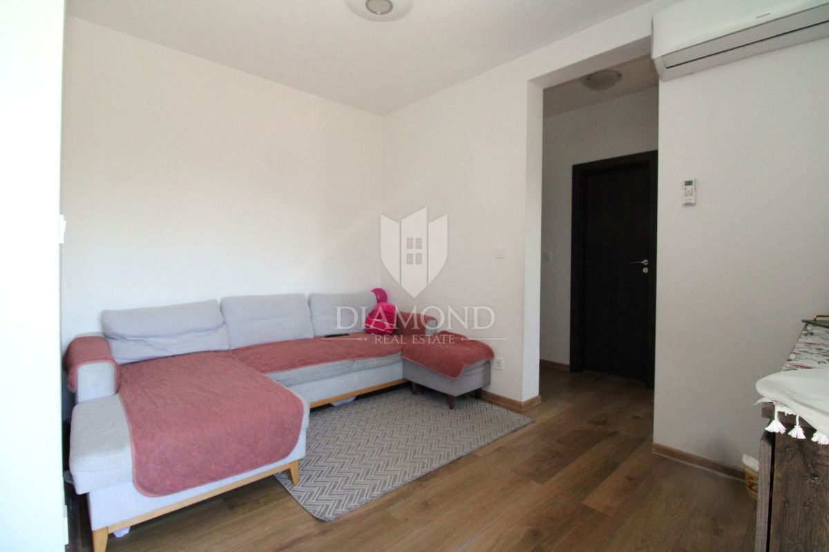 VIŠKOVO, MLADENIĆI – APPARTAMENTO BILOCALE CON PARCHEGGIO