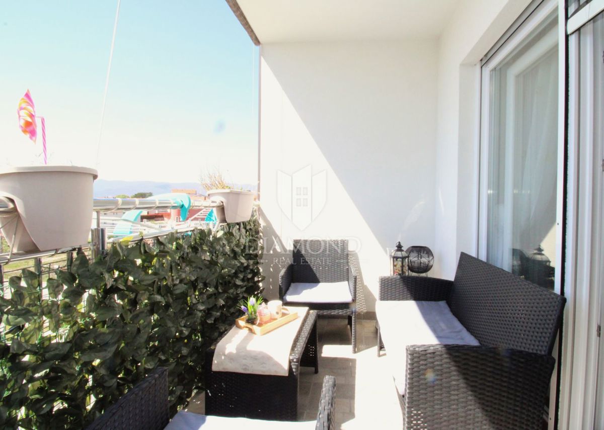 VIŠKOVO, MLADENIĆI – APPARTAMENTO BILOCALE CON PARCHEGGIO