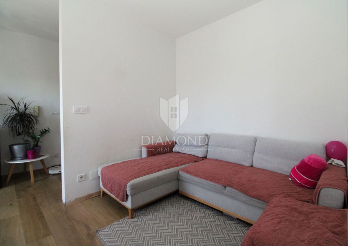 VIŠKOVO, MLADENIĆI – APPARTAMENTO BILOCALE CON PARCHEGGIO