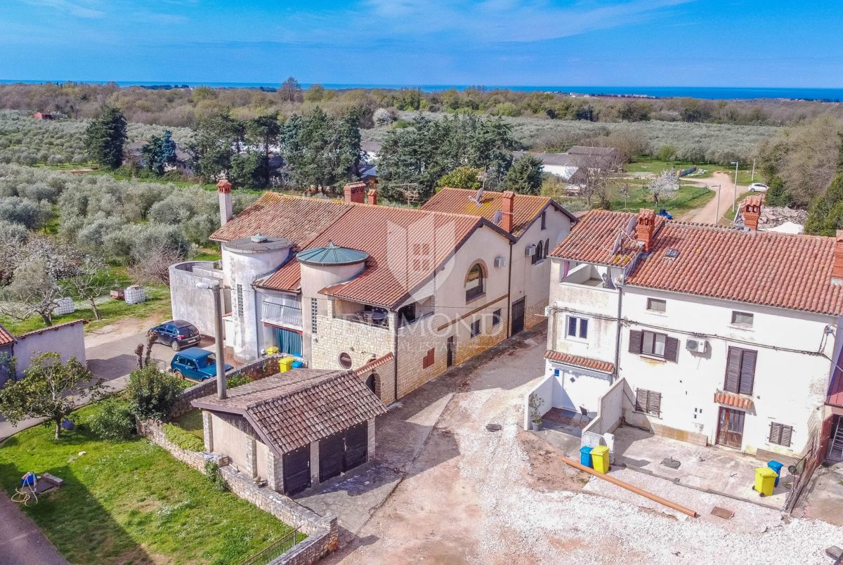 Novigrad, dintorni, casa con potenziale commerciale!