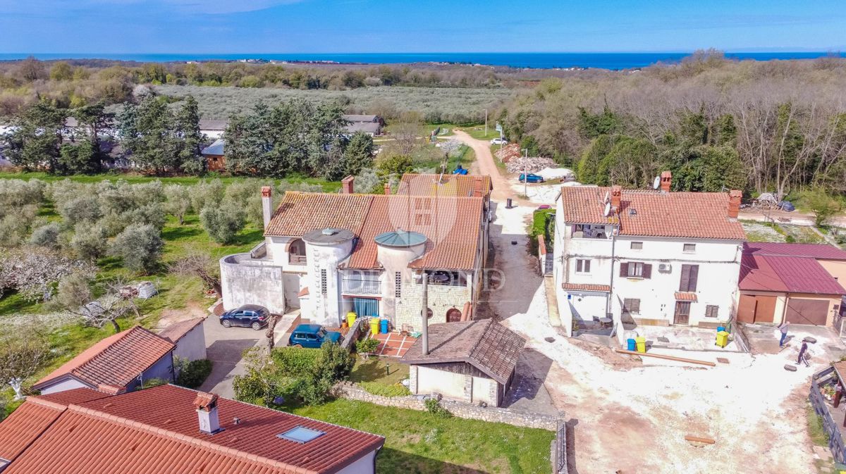 Novigrad, dintorni, casa con potenziale commerciale!