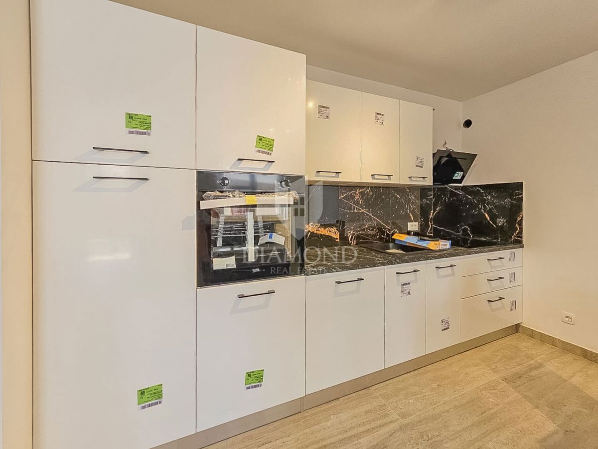 Novigrad, appartamento al piano terra vicino al mare!