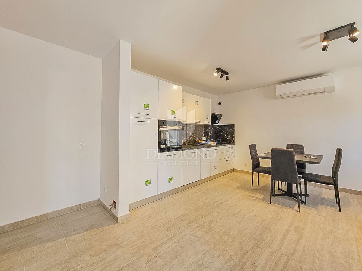 Novigrad, appartamento al piano terra vicino al mare!