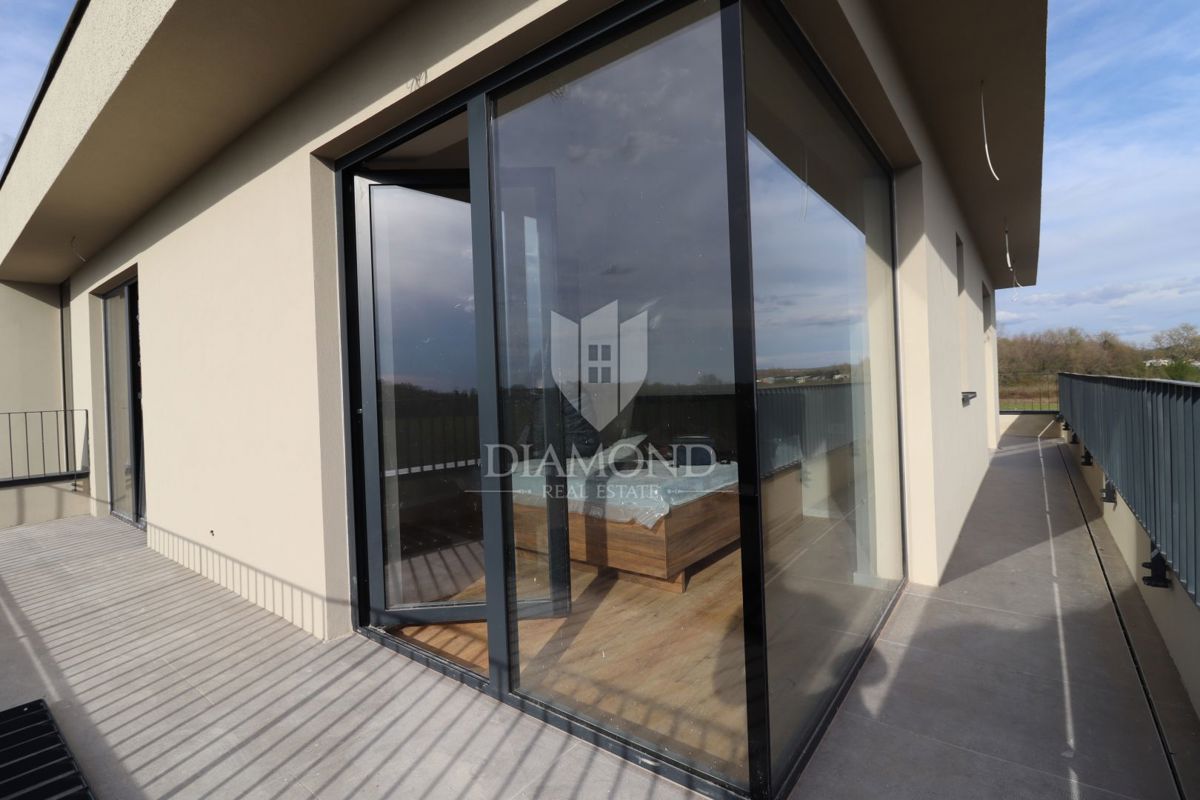 STOP! Villa con piscina e 4 camere da letto a 3 km da Parenzo – occasioni così non restano a lungo