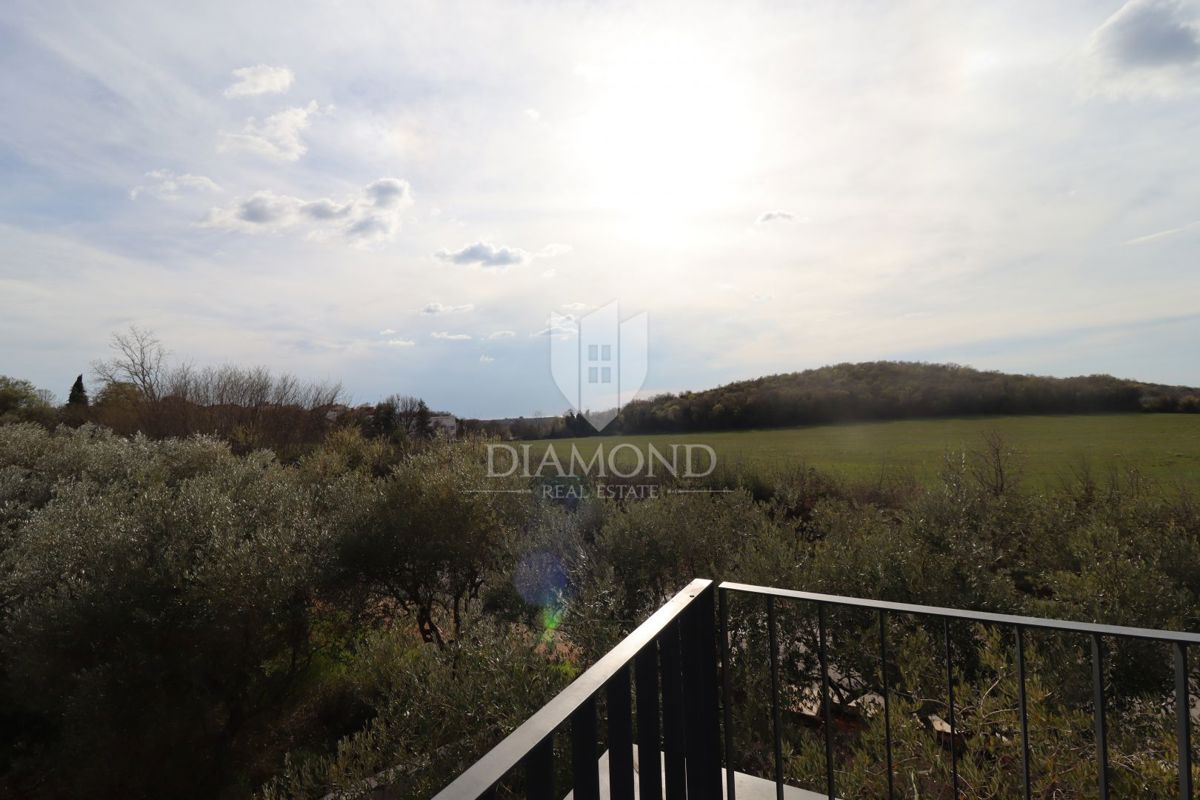 STOP! Villa con piscina e 4 camere da letto a 3 km da Parenzo – occasioni così non restano a lungo