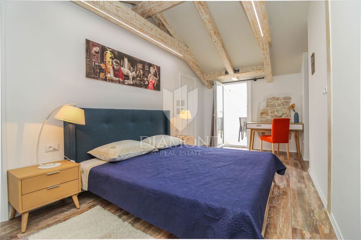 Porec, Palazzina in pietra non lontano dalla città