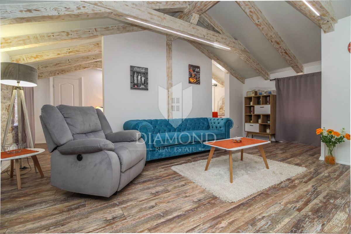 Porec, Palazzina in pietra non lontano dalla città