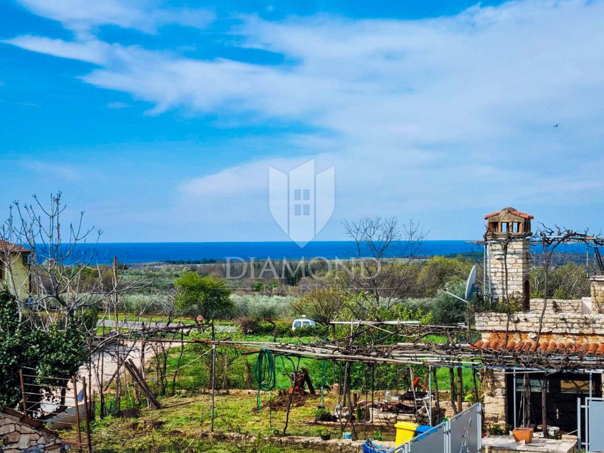 Porec, Palazzina in pietra non lontano dalla città