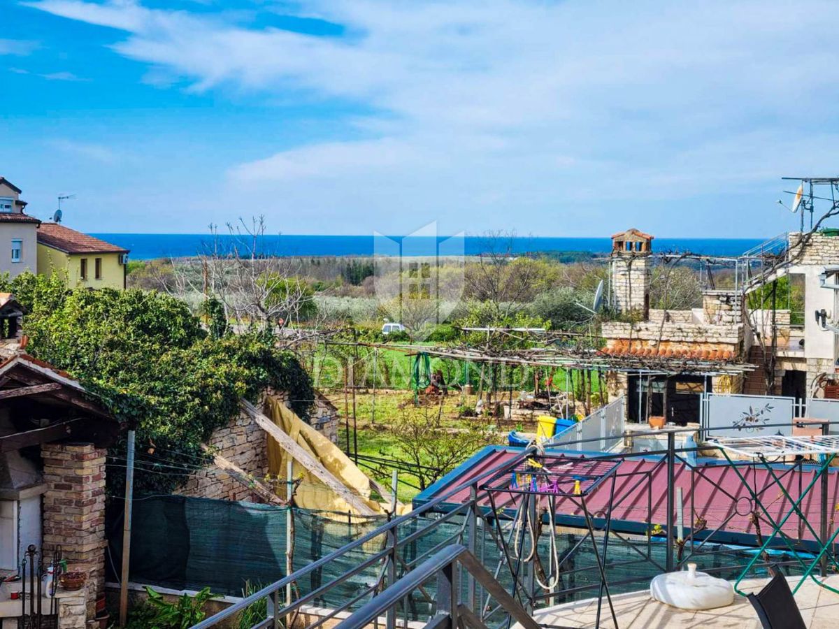 Porec, Palazzina in pietra non lontano dalla città