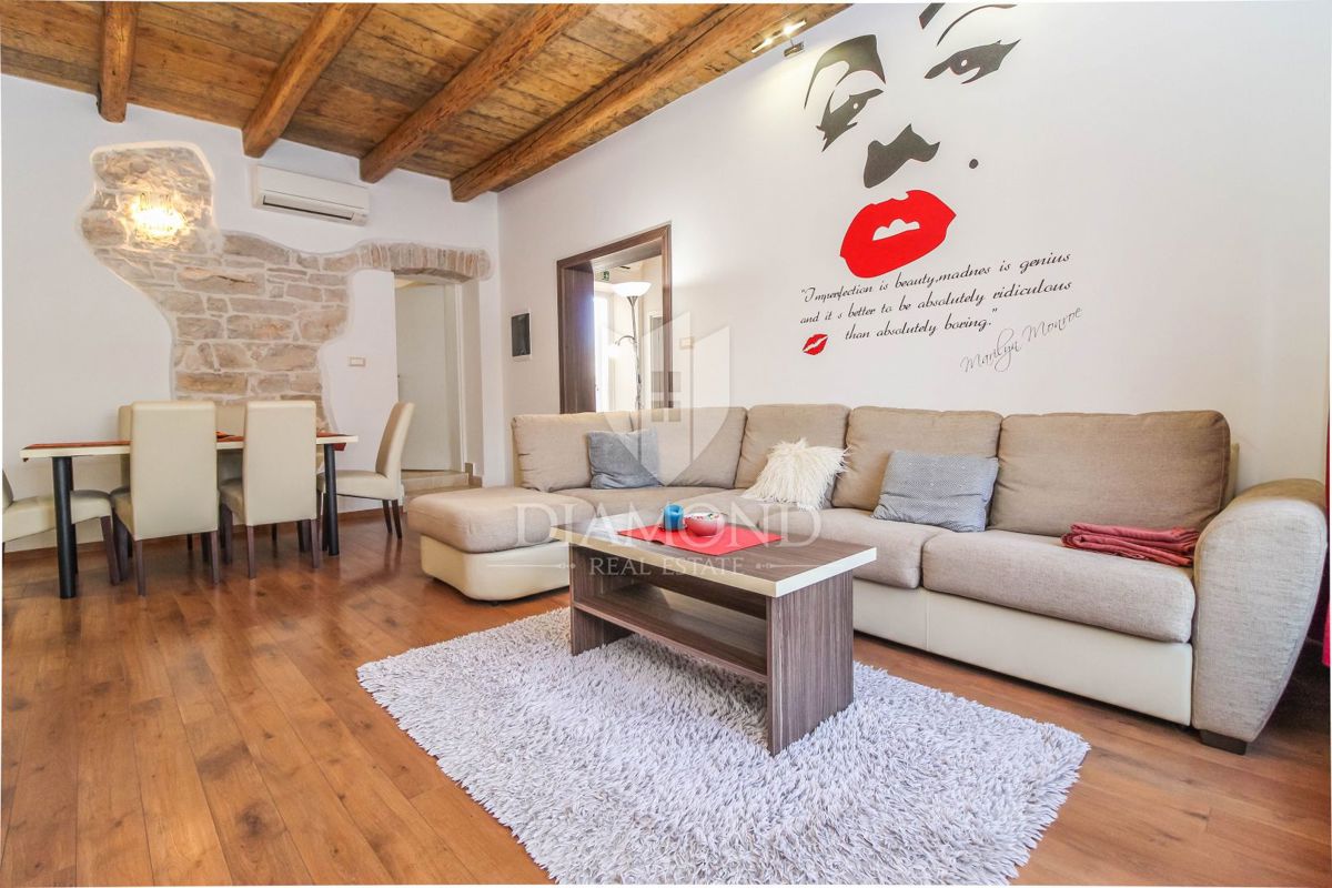 Porec, Palazzina in pietra non lontano dalla città