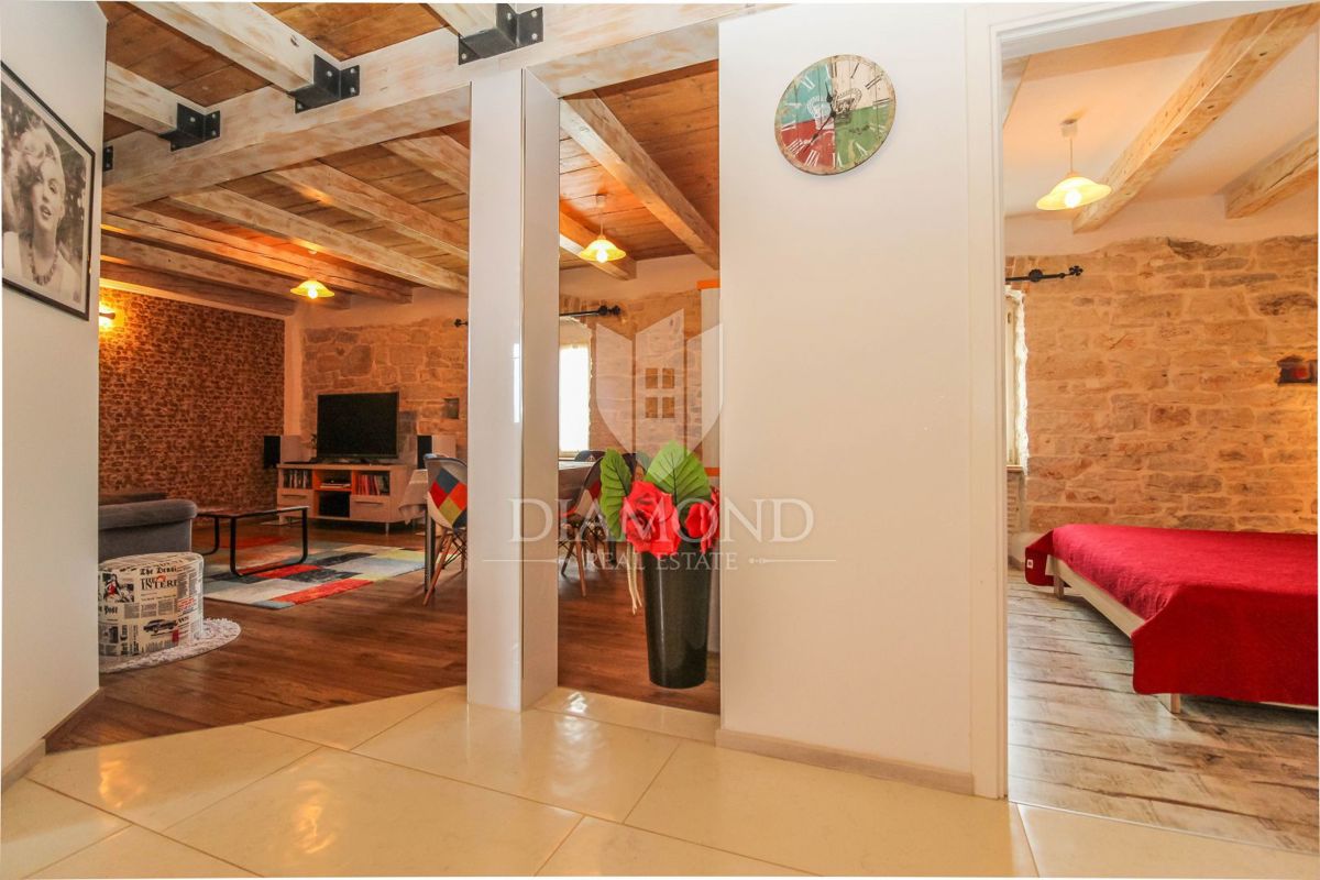 Porec, Palazzina in pietra non lontano dalla città