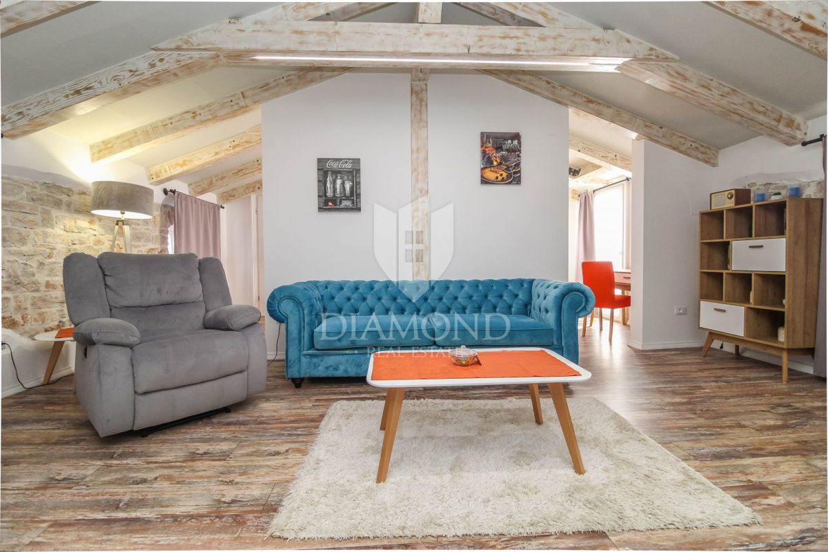 Porec, Palazzina in pietra non lontano dalla città