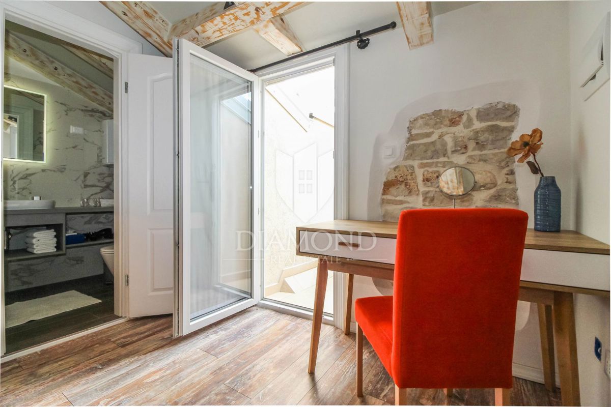 Porec, Palazzina in pietra non lontano dalla città