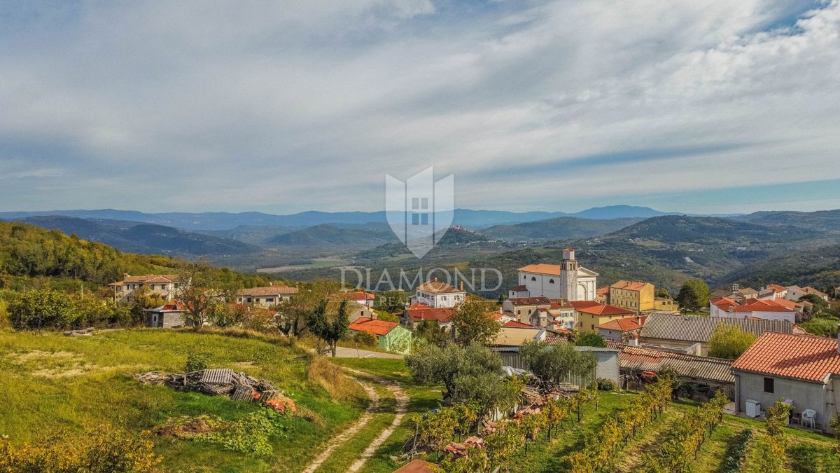 Visinada, casa con 5 appartamenti e vista aperta