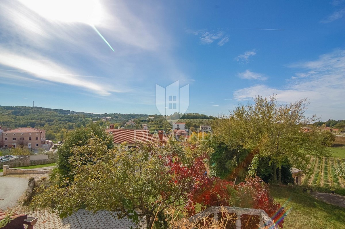 Visinada, casa con 5 appartamenti e vista aperta