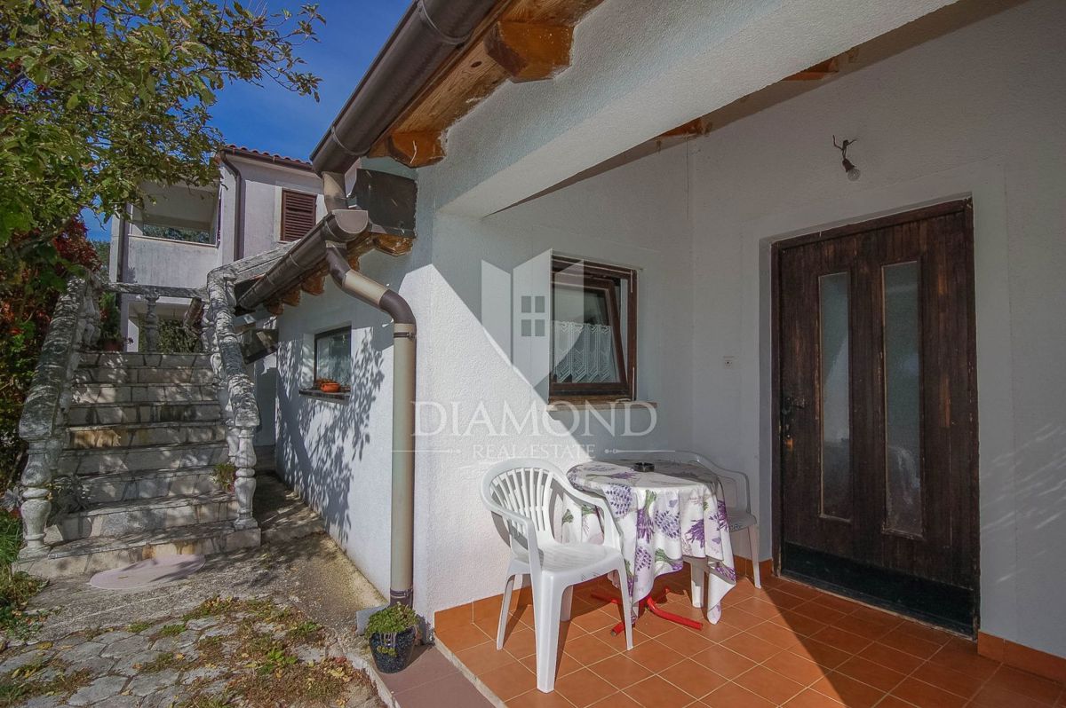 Visinada, casa con 5 appartamenti e vista aperta