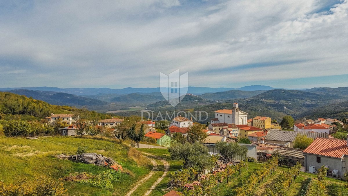 Visinada, casa con 5 appartamenti e vista aperta