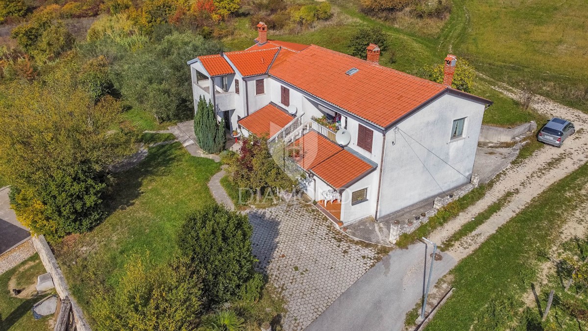 Visinada, casa con 5 appartamenti e vista aperta