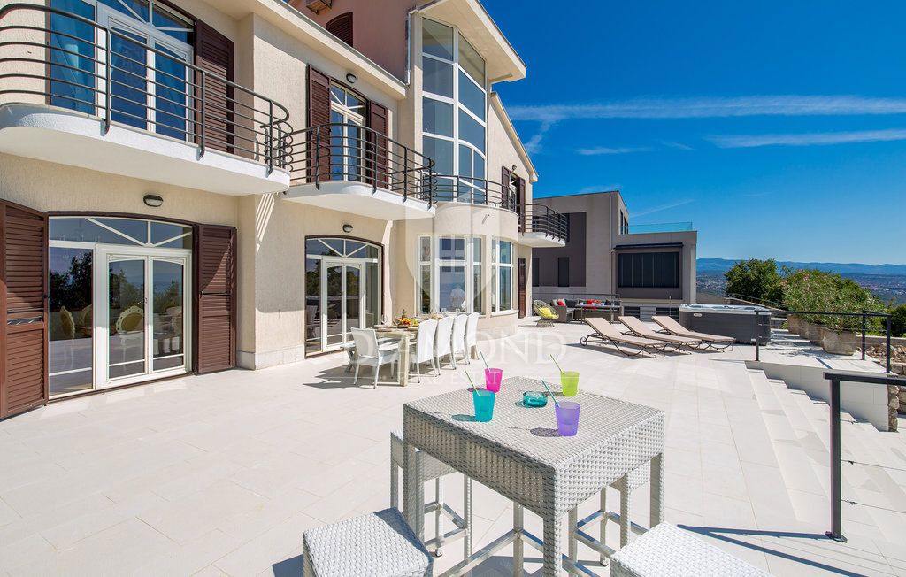 Opatija, dintorni, Villa di lusso con piscina e vista mare