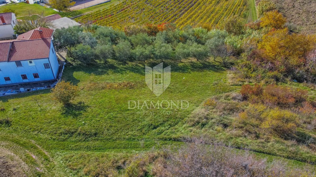 Visinada, terreno edificabile con vista aperta