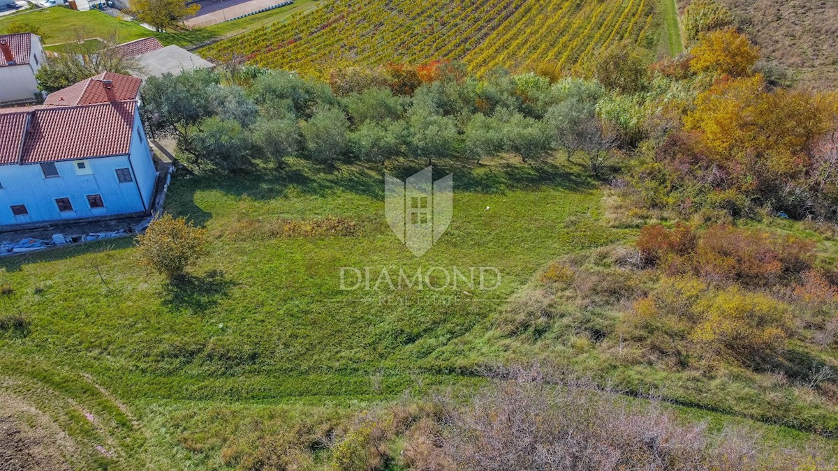 Visinada, terreno edificabile con vista aperta