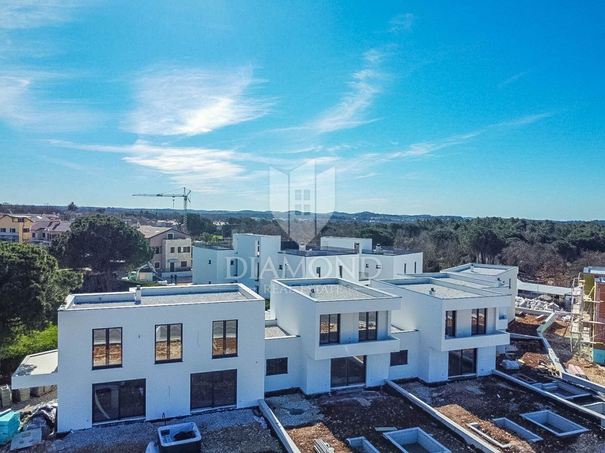Parenzo, casa moderna in costruzione in una posizione attraente