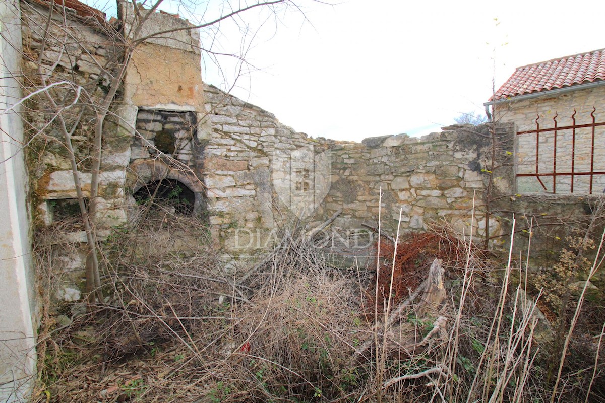 Puntera, casa da ristrutturare con vista mare