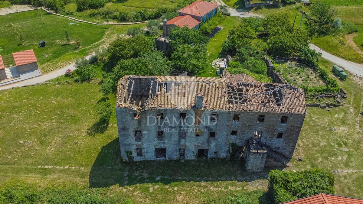 Momiano, dintorni! Rudere da ristrutturare con vista panoramica sul mare!