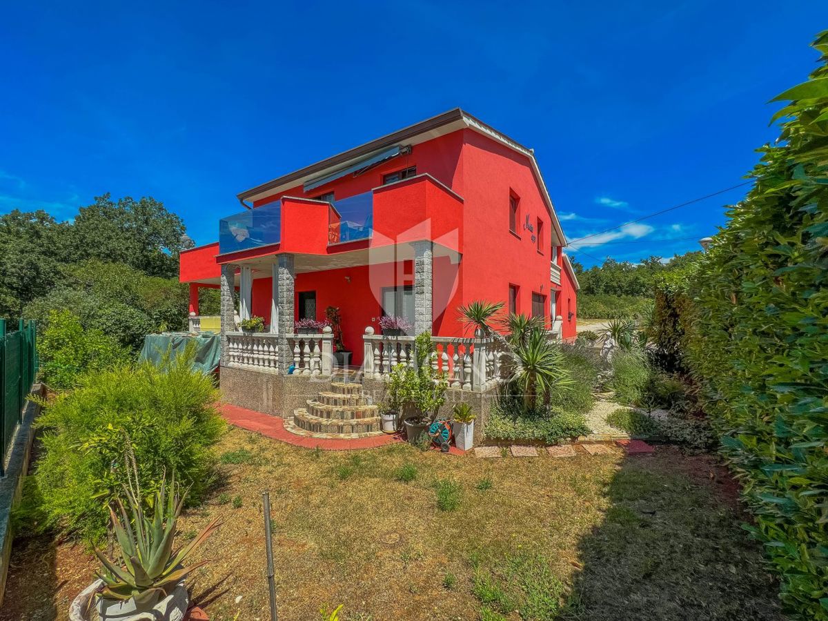 Zona di Umago, casa indipendente poco distante dal mare