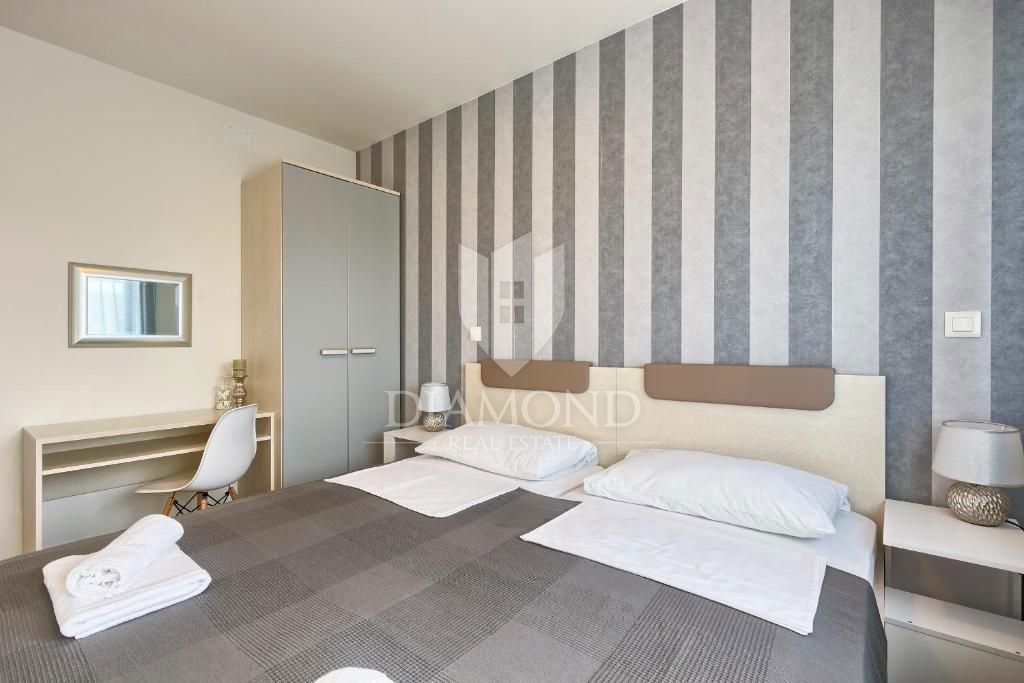 Un'imponente villa con cinque appartamenti a Pola in un'ottima posizione