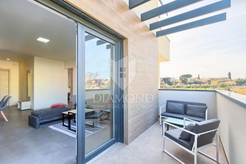 Un'imponente villa con cinque appartamenti a Pola in un'ottima posizione