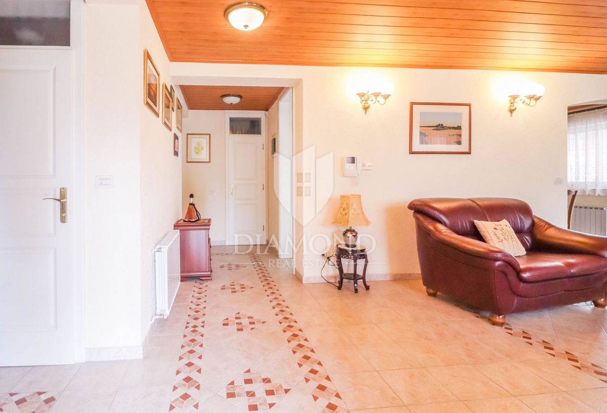 Parenzo, dintorni, casa spaziosa con vista mare!