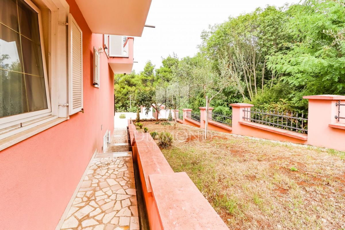 Parenzo, dintorni, casa spaziosa con vista mare!