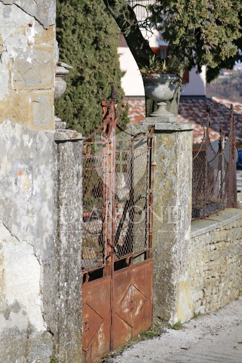 Momiano, una casa eccezionale con una bellissima vista!