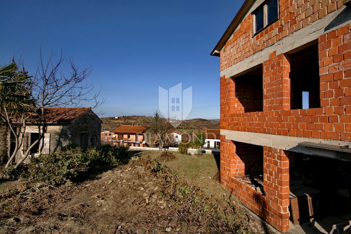 Momiano, una casa eccezionale con una bellissima vista!