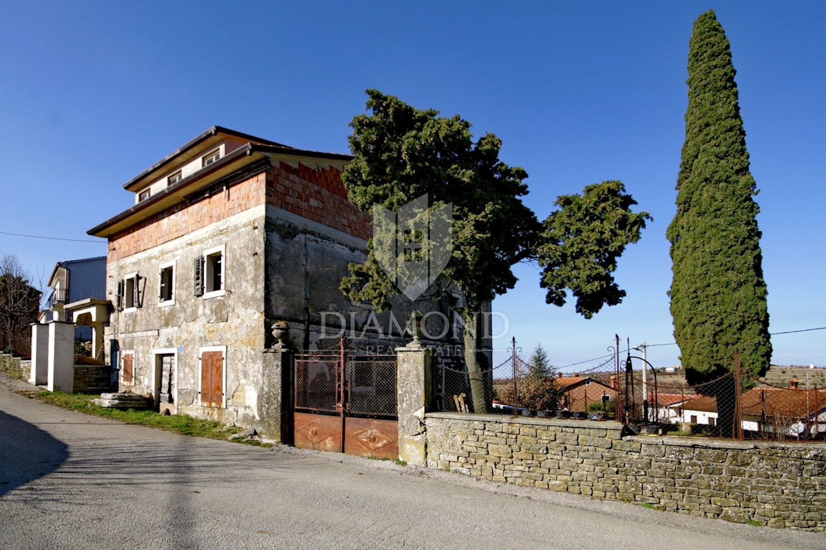 Momiano, una casa eccezionale con una bellissima vista!