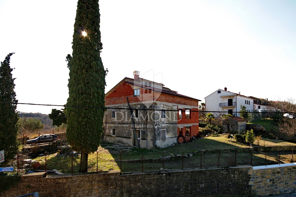 Momiano, una casa eccezionale con una bellissima vista!