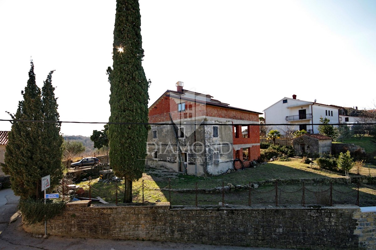 Momiano, una casa eccezionale con una bellissima vista!