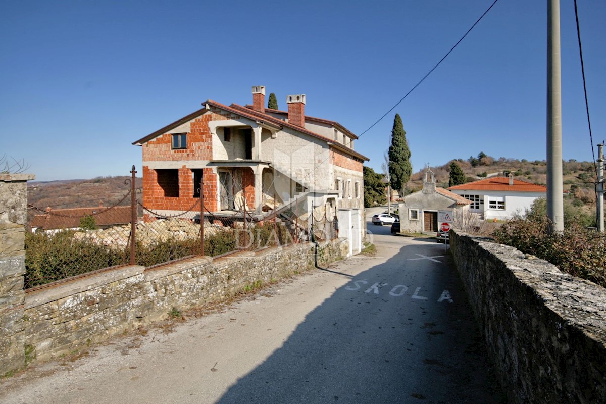 Momiano, una casa eccezionale con una bellissima vista!