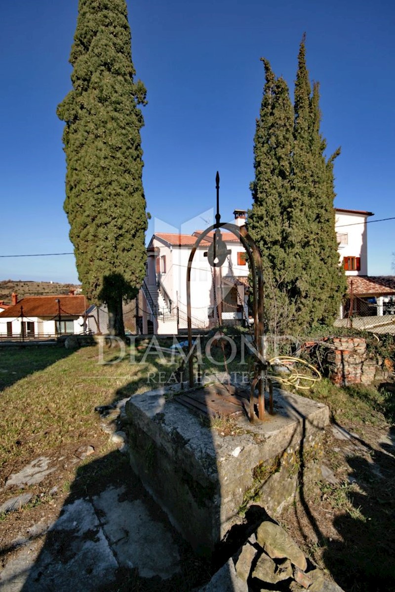 Momiano, una casa eccezionale con una bellissima vista!