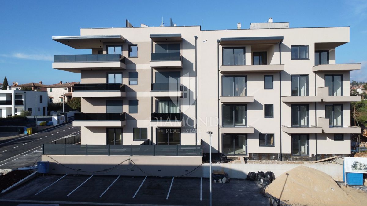 Parenzo, dintorni, interessante appartamento al piano terra vicino al mare!