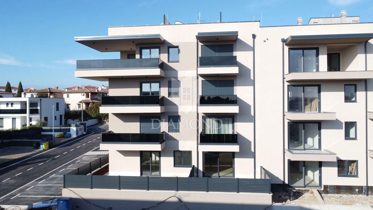 Parenzo, dintorni, interessante appartamento al piano terra vicino al mare!