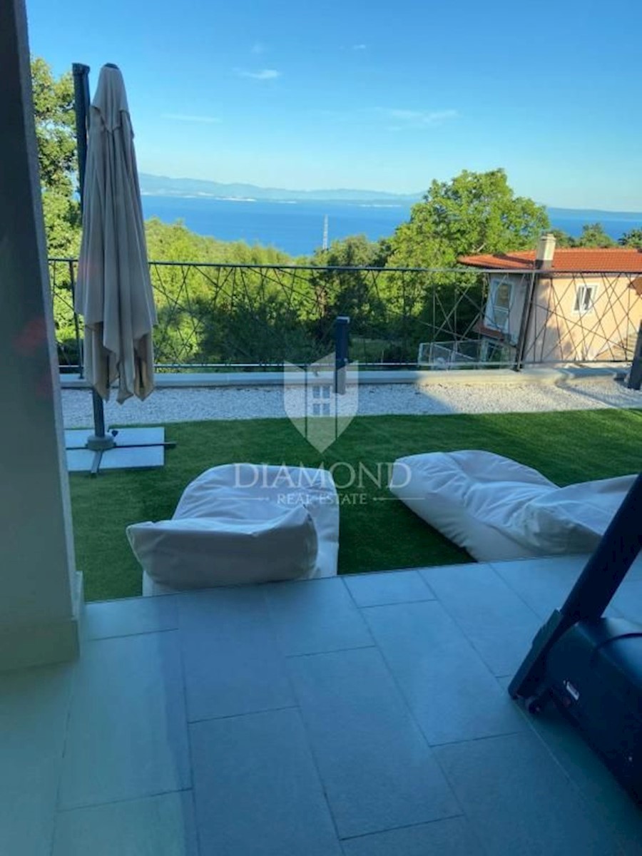 Opatija, villa nuova e moderna con vista mare