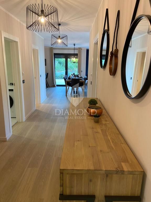 Opatija, villa nuova e moderna con vista mare