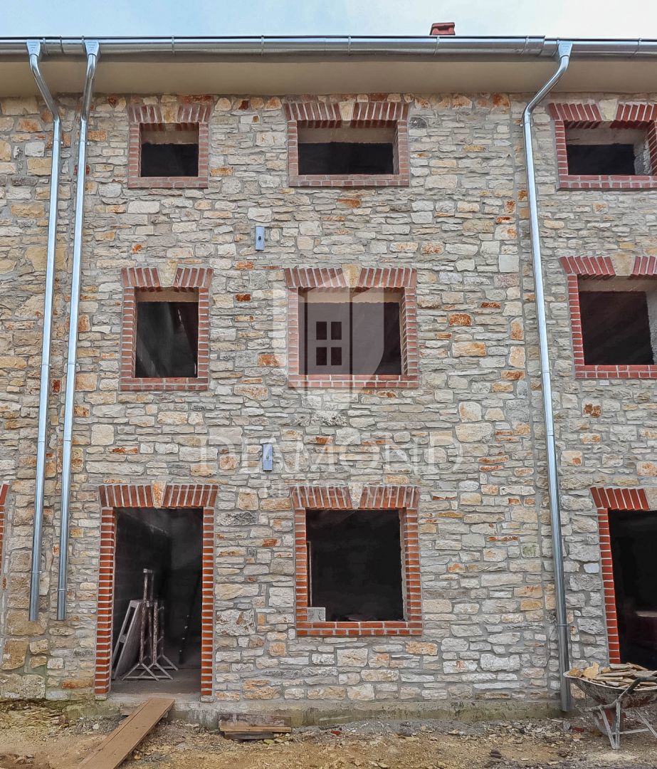 Svetvinčenat, dintorni, casa in pietra in posizione tranquilla